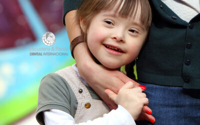 Niños que tienen  sonrisas especiales