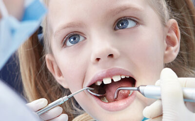 ¿Por qué los bebes tienen que ir a revisión cuando le salen los primeros dientes?